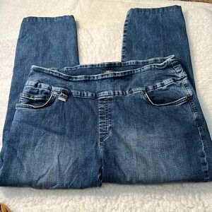 Lisette Pullon Capris with shortened hems and Pearl embellishment. Size 16.